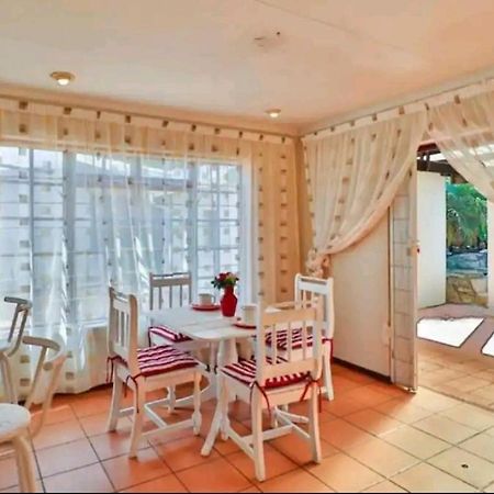 The Link Guest Lodge Kempton Park Bagian luar foto