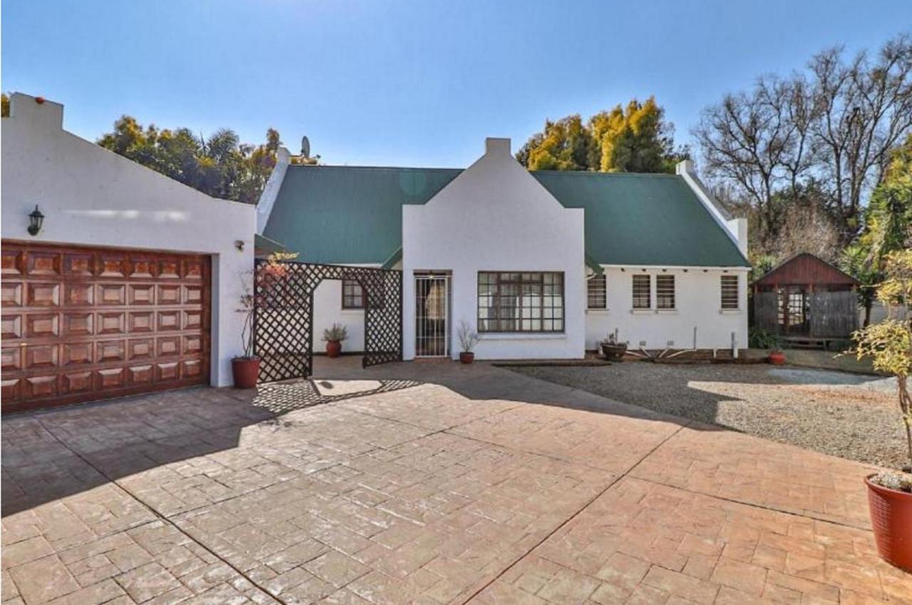 The Link Guest Lodge Kempton Park Bagian luar foto