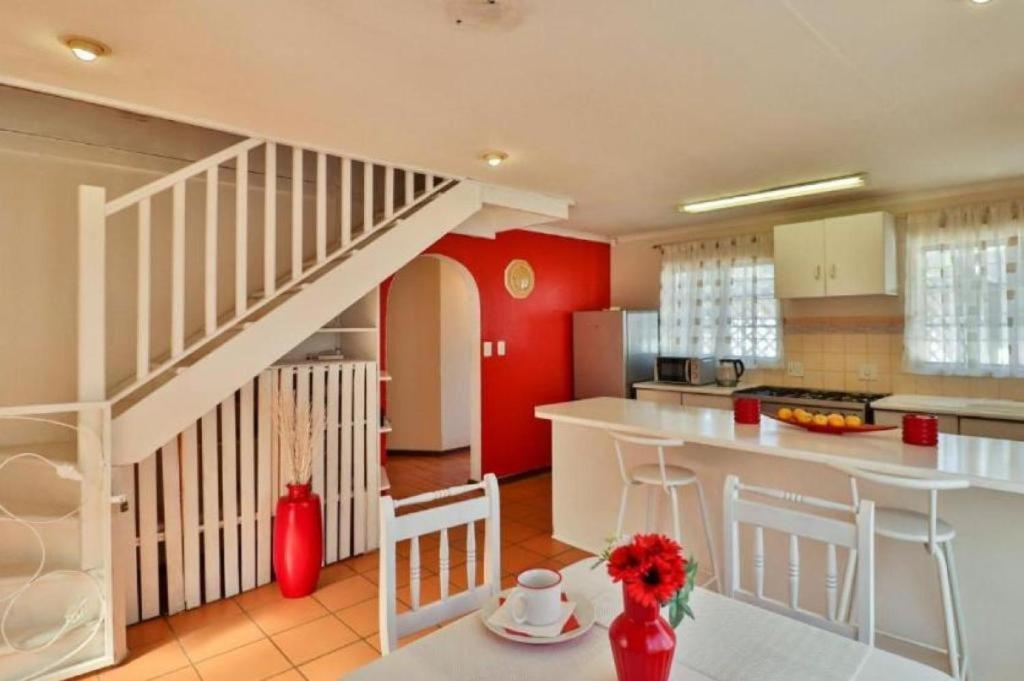 The Link Guest Lodge Kempton Park Bagian luar foto